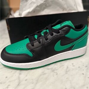 NWT Nike Jordan 1 Low Lucky Green (GS)